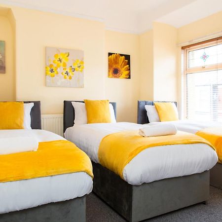 Newly Launched 3 Bedroom House With Free Parking Litherland Buitenkant foto
