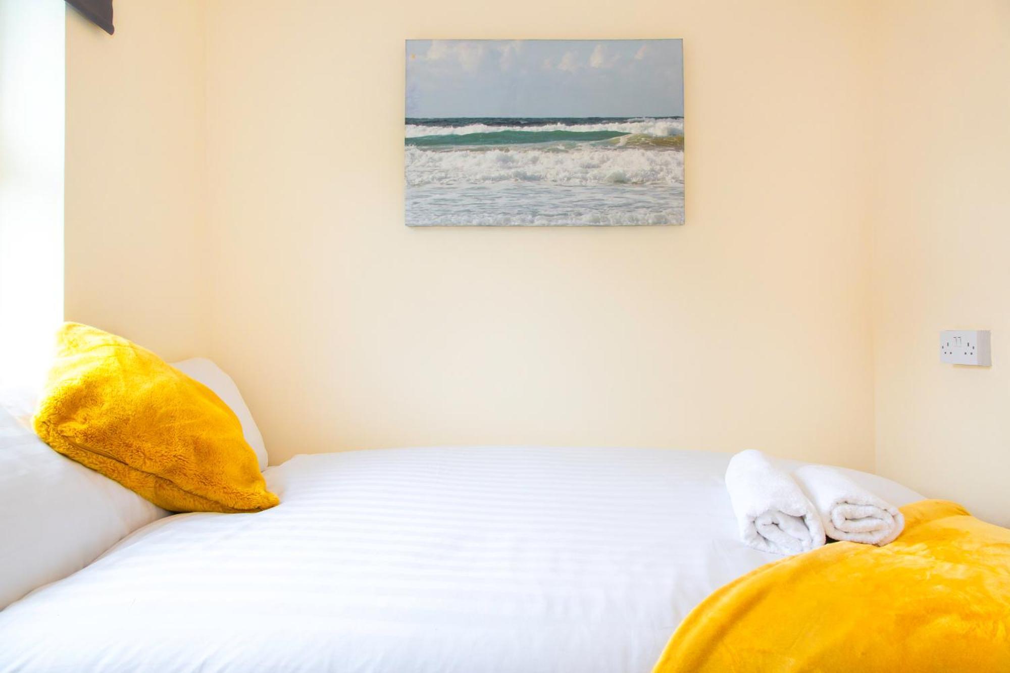 Newly Launched 3 Bedroom House With Free Parking Litherland Buitenkant foto