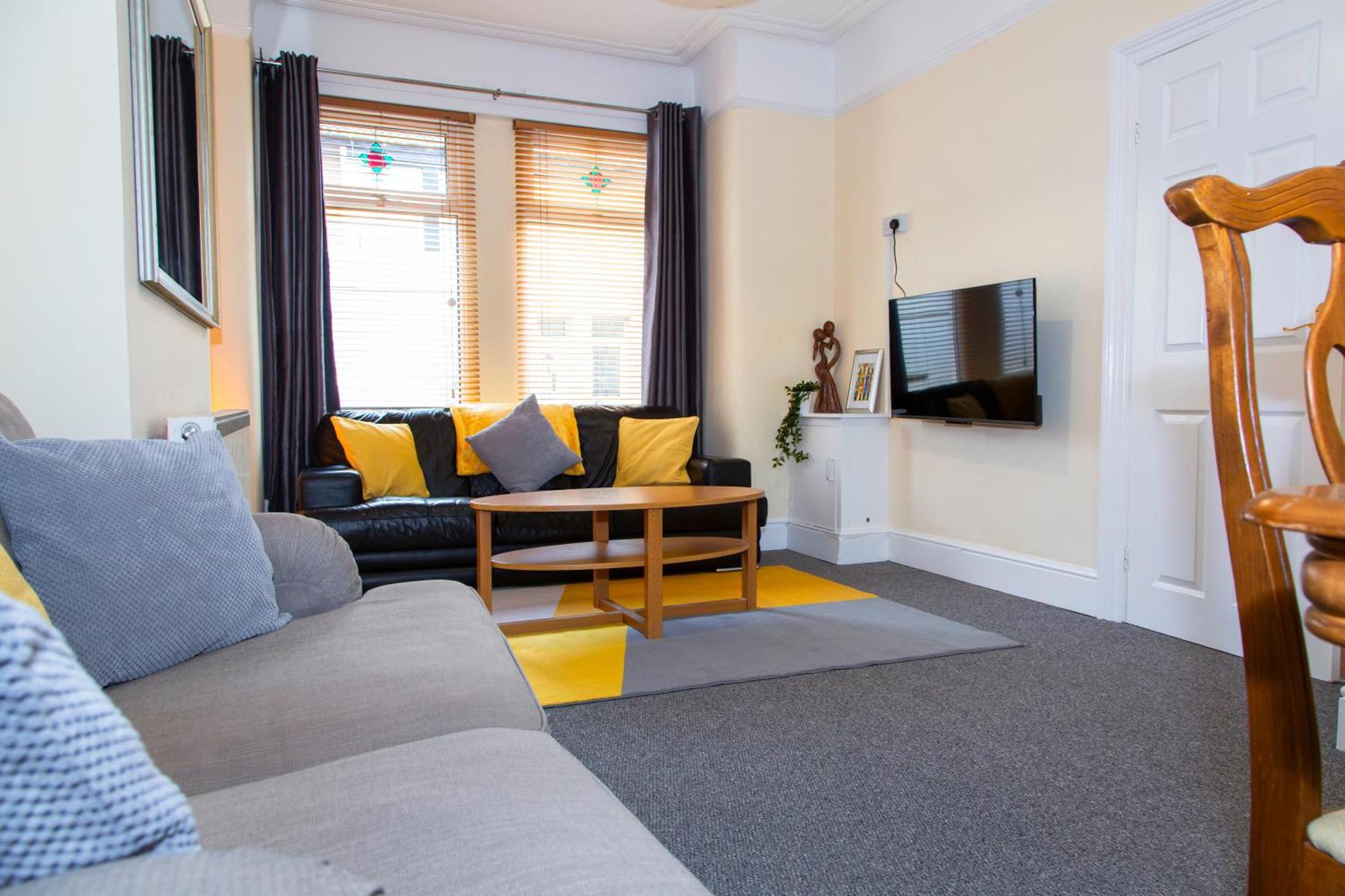 Newly Launched 3 Bedroom House With Free Parking Litherland Buitenkant foto