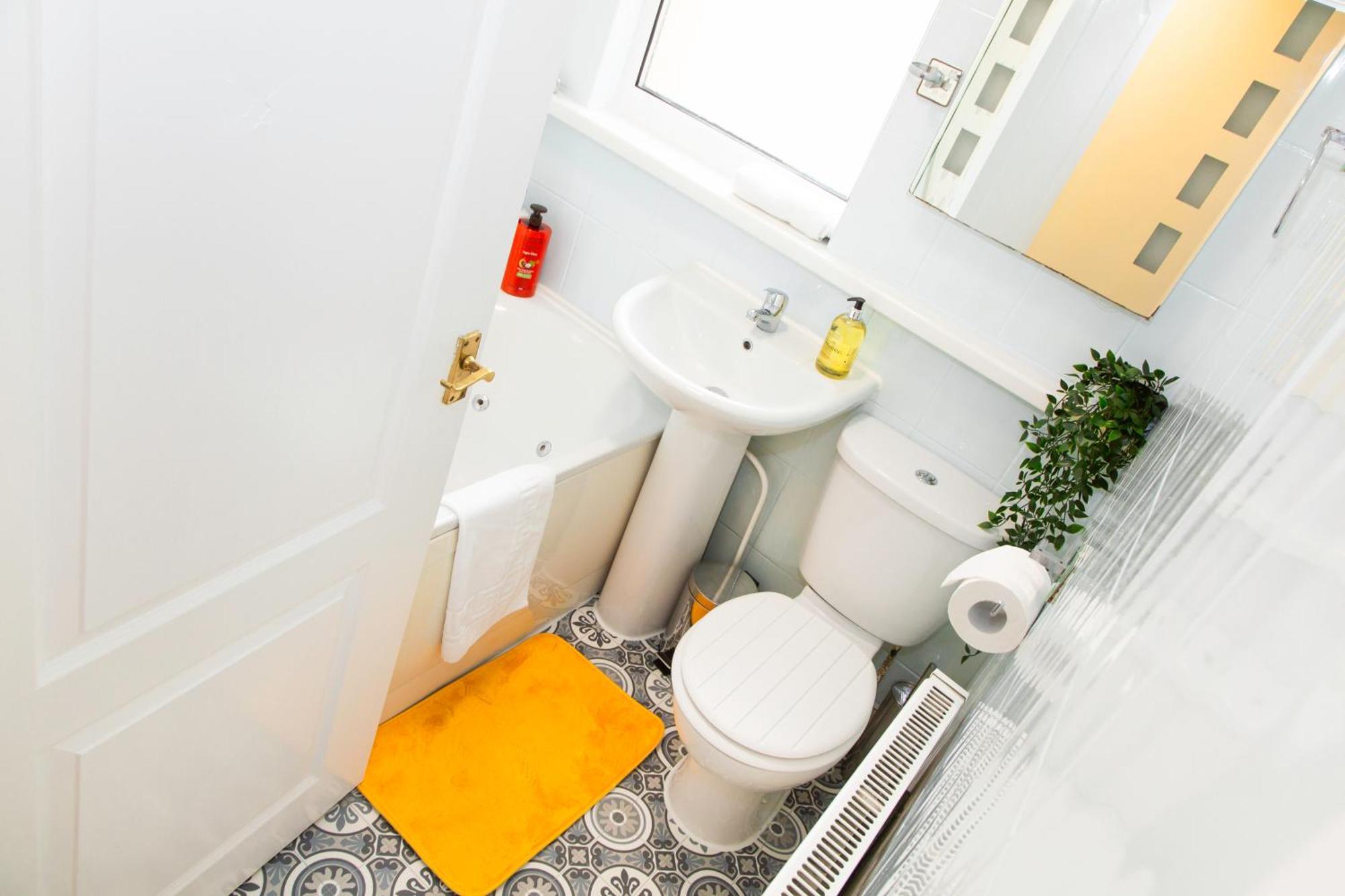 Newly Launched 3 Bedroom House With Free Parking Litherland Buitenkant foto