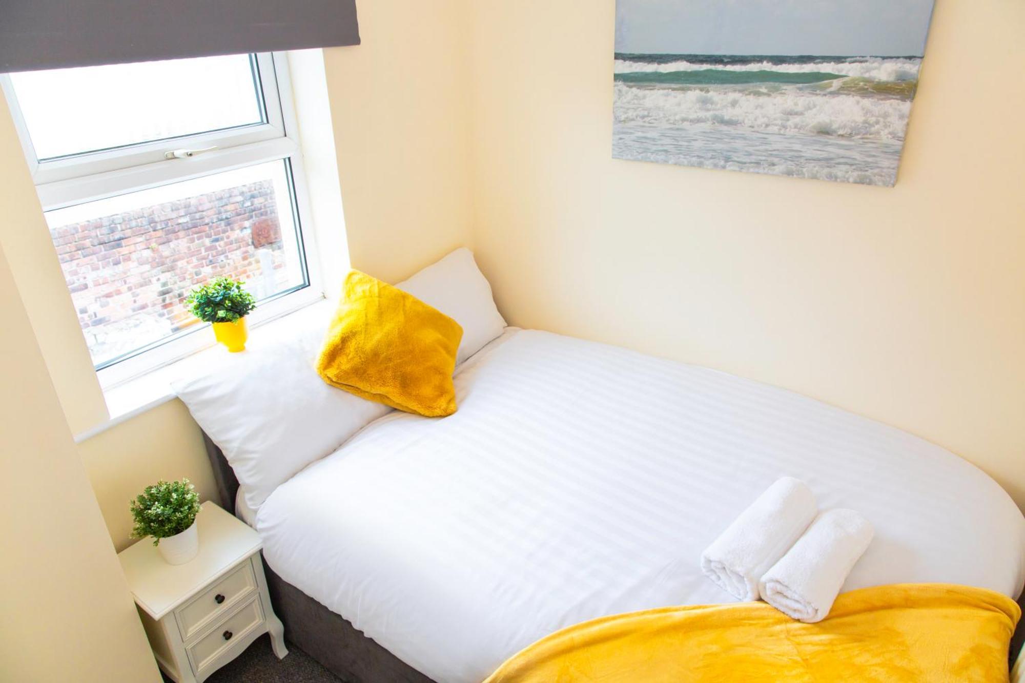Newly Launched 3 Bedroom House With Free Parking Litherland Buitenkant foto