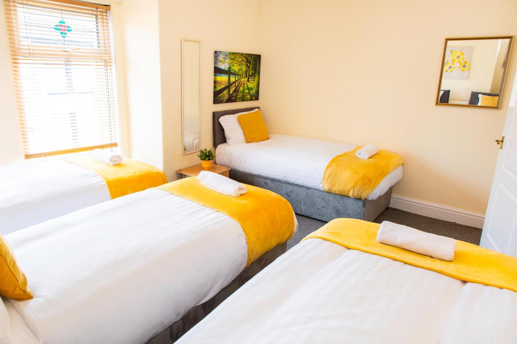 Newly Launched 3 Bedroom House With Free Parking Litherland Buitenkant foto