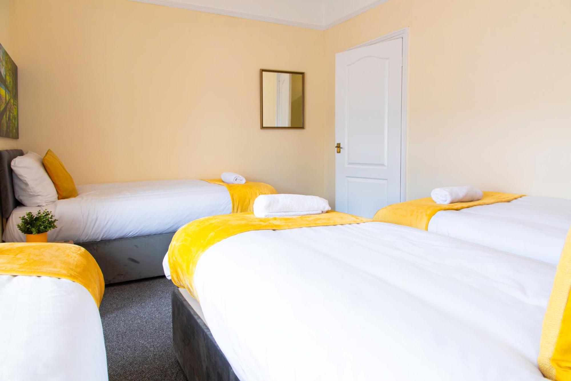 Newly Launched 3 Bedroom House With Free Parking Litherland Buitenkant foto