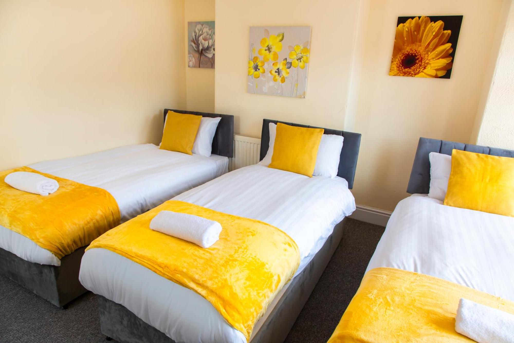 Newly Launched 3 Bedroom House With Free Parking Litherland Buitenkant foto