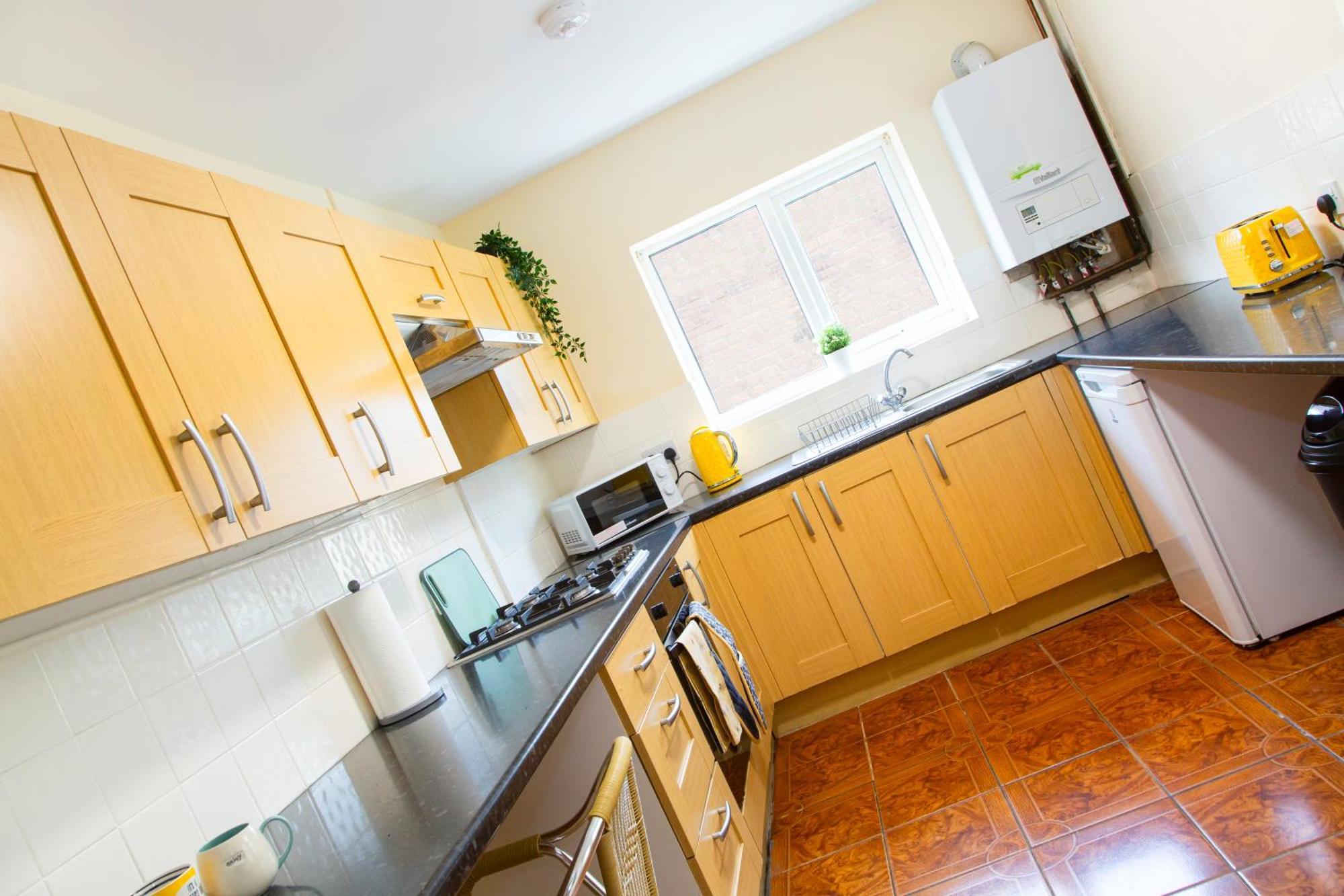 Newly Launched 3 Bedroom House With Free Parking Litherland Buitenkant foto